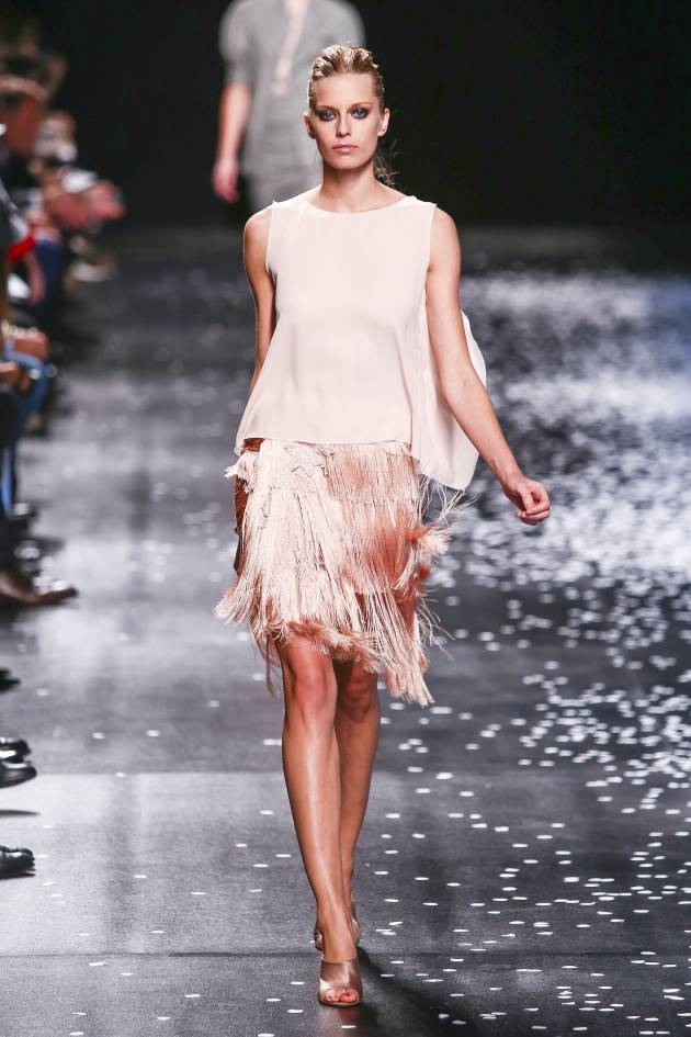 Streetstyle: El look con efecto mojado más elegante