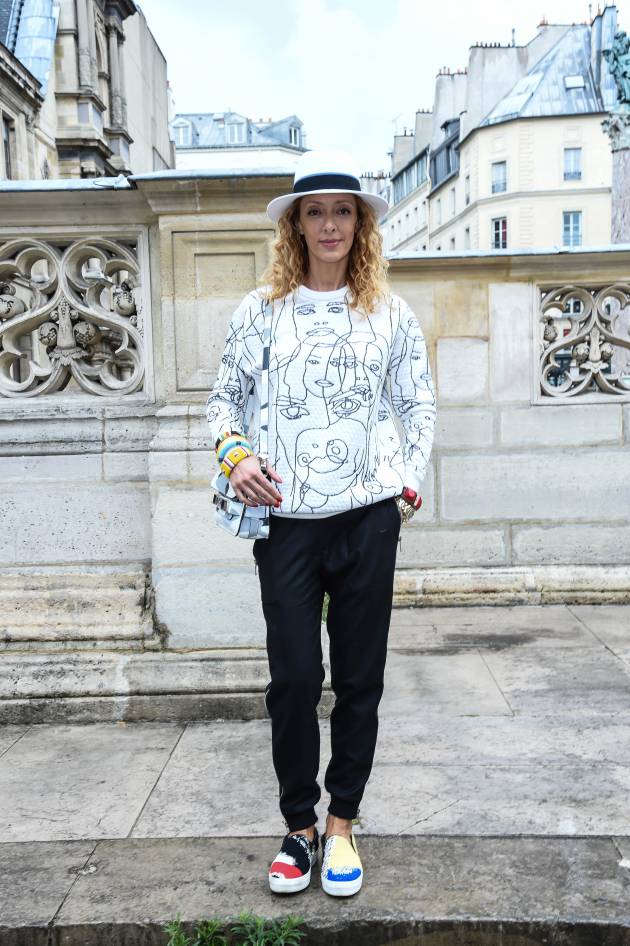 Streetstyle: Un sombrero panamá con una melena ondulada