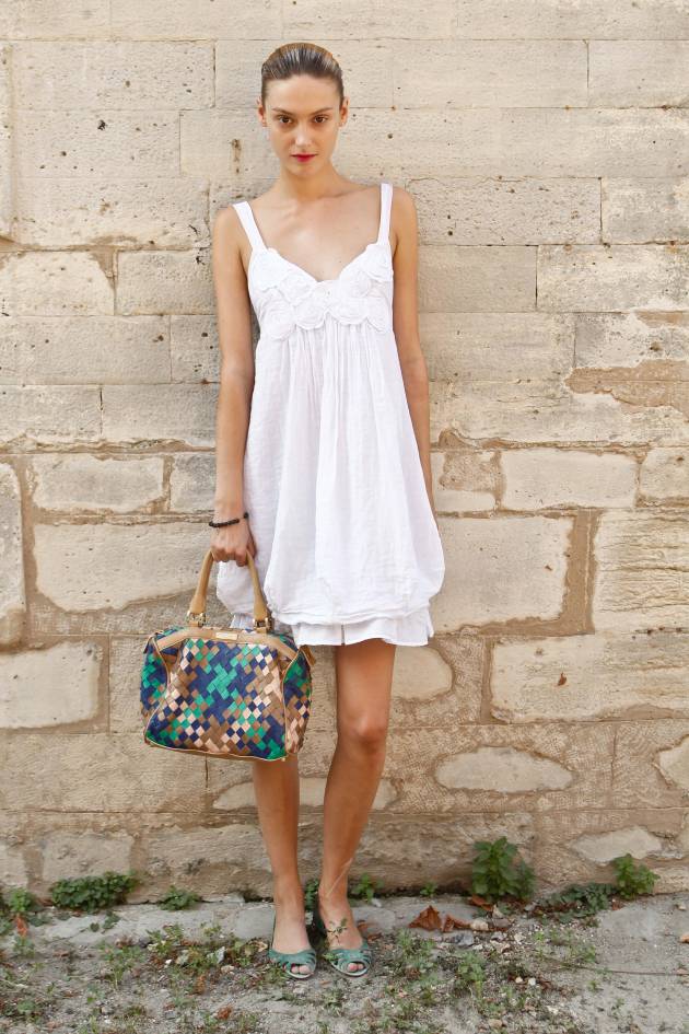 Recogerse el cabello cuando la raíz del cabello es más oscura: los expertos opinan