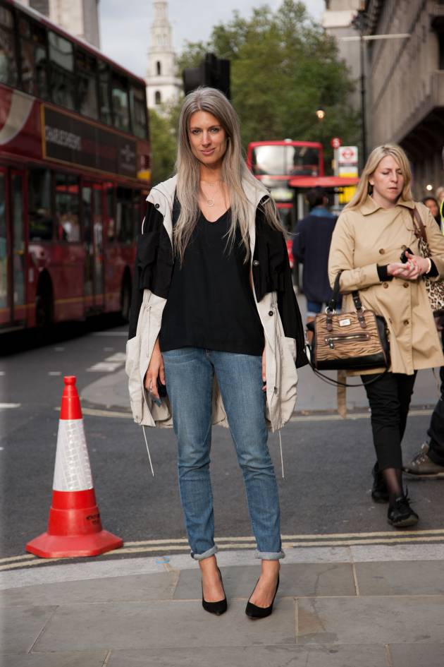 Streetstyle: El cabello gris con una melena XXL