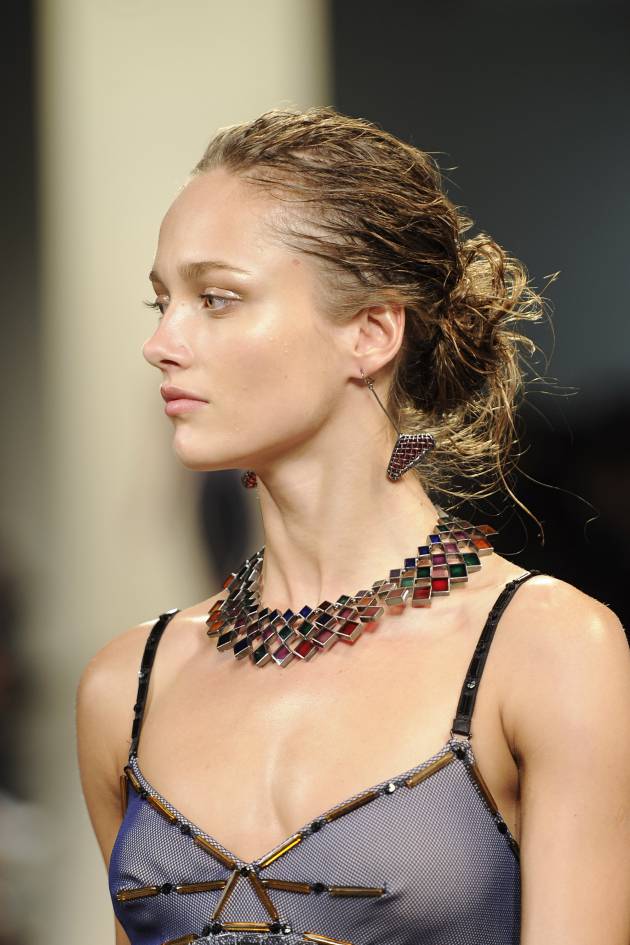 ¿Cómo peinarme cuando tengo el cabello mojado?