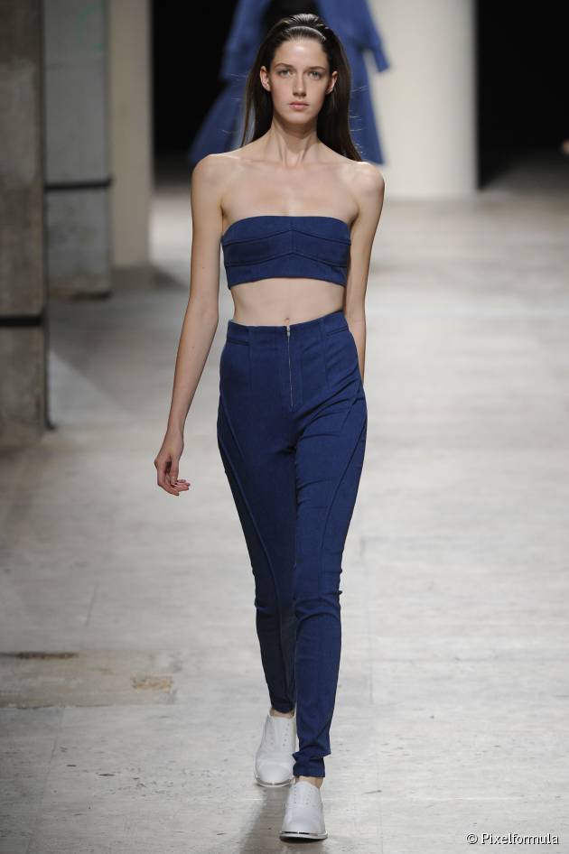 Una diadema para lucir un peinado sesentero