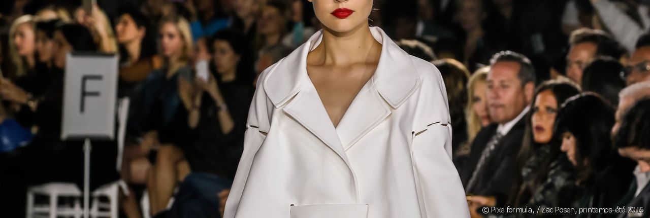 ¿Qué maquillaje debo llevar con un recogido estricto?