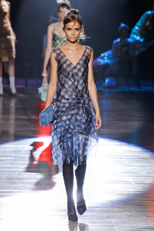 3 maneras de llevar un fular para un look retro