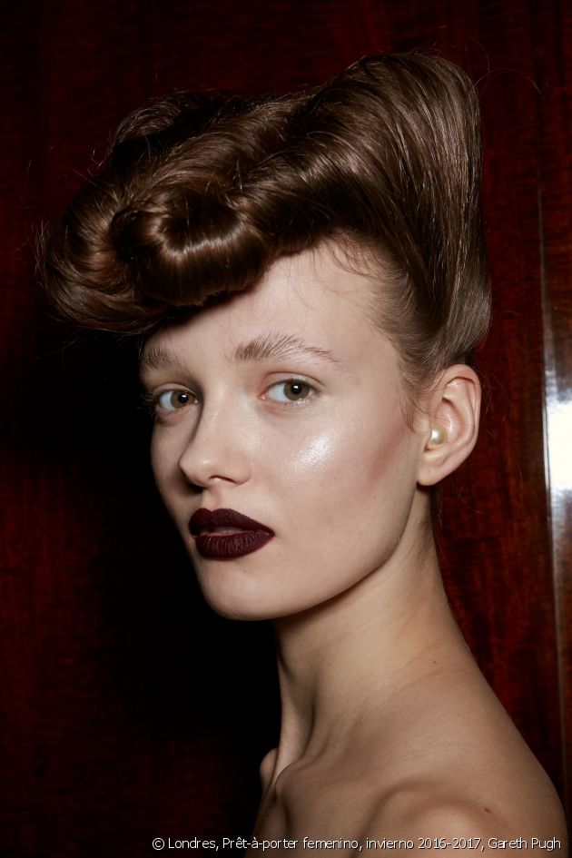 Tendencia: el regreso del tupé enrollado