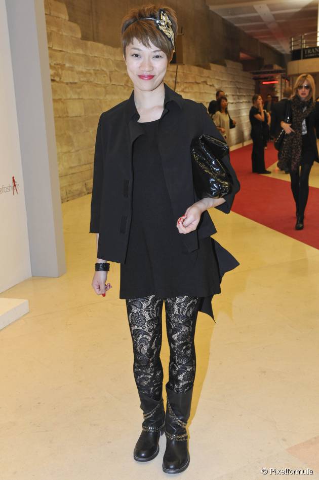 Valérie, 31 años: “Intensificar mi corte corto con accesorios XXL”