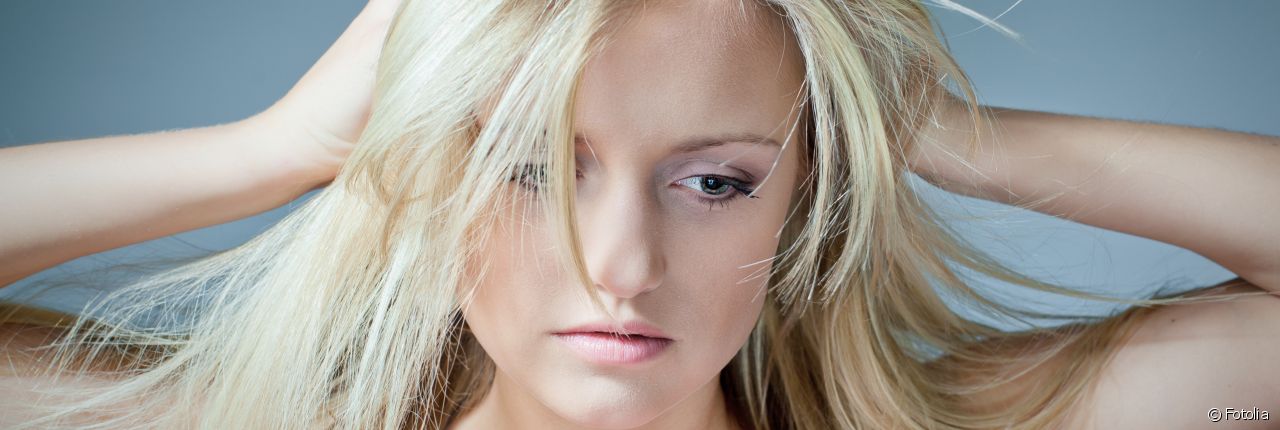 Reparar el cabello quemado por una permanente