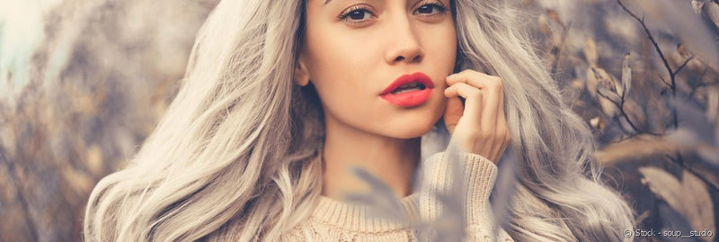 Tengo el cabello gris, ¿cómo me maquillo?