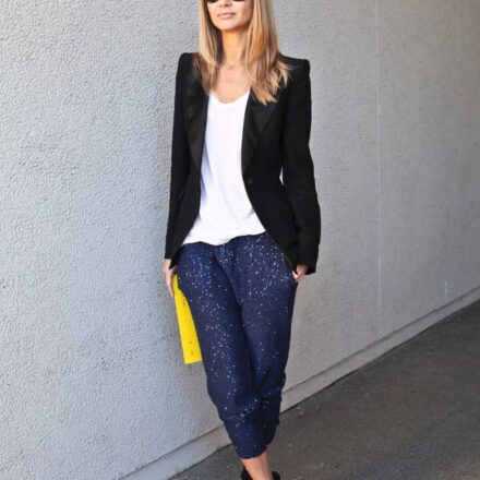 Streetstyle: el flequillo lateral estricto con el cabello suelto