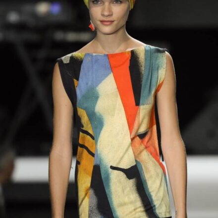 Visto en las Fashion Weeks: combinar un fedora con un pañuelo