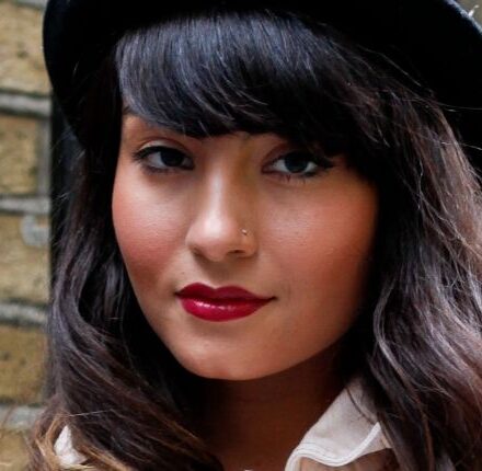 Streetstyle: combinar el sombrero de fieltro con flequillo