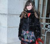 Streetstyle: el flequillo liso con una melena ondulada