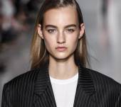 [Paso a paso] ¿Cómo consigo la melena ultra lisa del desfile de DKNY?