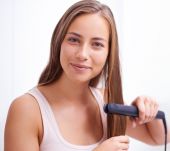 Plancha de alisado: consejos según tu tipo de cabello