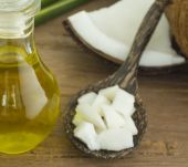 ¿Qué beneficios tiene el aceite de coco para mi cabello?