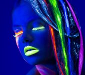 Coloración : el glow hair para cabellos fluorescentes