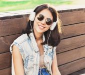 Cascos auriculares: ¿qué efecto ejercen sobre el cabello?