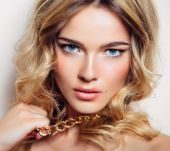 "Braid metal chain": el peinado tendencia que nos encanta