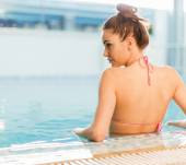Deporte en la piscina: qué hábitos capilares seguir