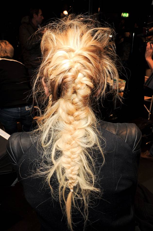 Cómo hacer una trenza de espiga