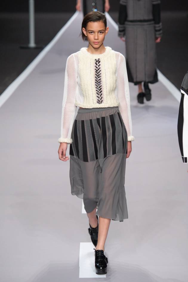 El side hair con el cabello corto del desfile de Viktor & Rolf