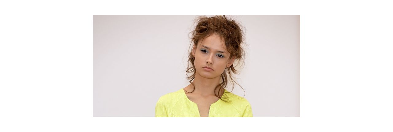 Visto en las Fashion Weeks: la melena rizada falsamente despeinada