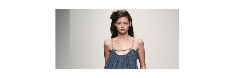 El peinado de la temporada: el moño con la mitad del cabello suelto