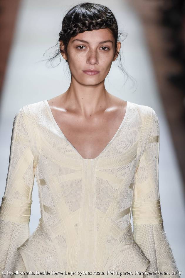 ¿Cómo se hace la diadema con forma de trenza del desfile de Max Azria?