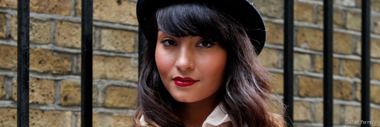 Streetstyle: combinar el sombrero de fieltro con flequillo