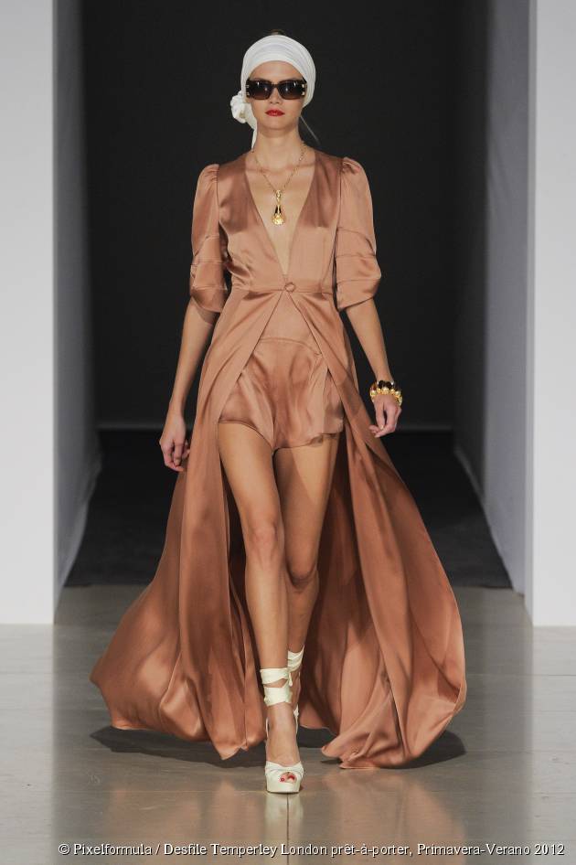 Tres maneras de lucir un fular para un look bohemio