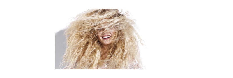 El cabello rizado con un volumen máximo